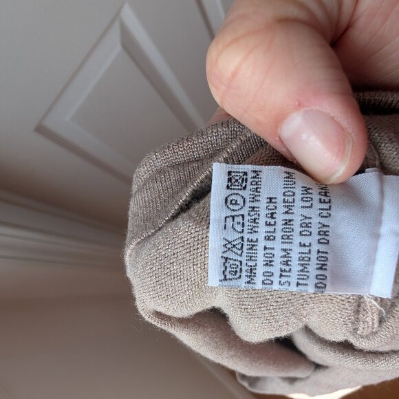 Knit Sleeveless Turtlenack - Picture 7 of 7